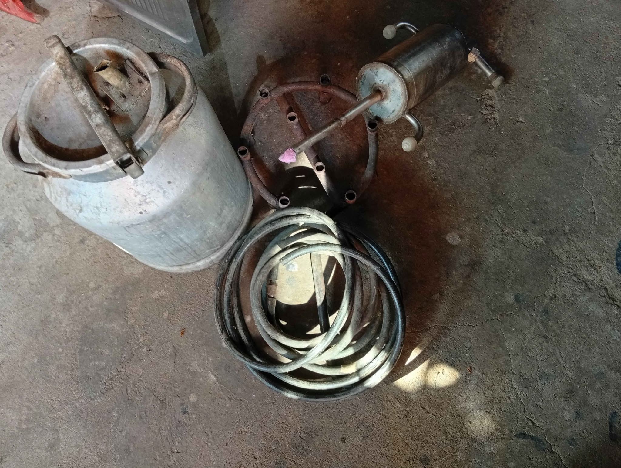 Arak distillation still with hose