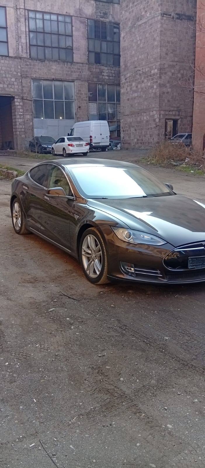 Tesla Model S 2013