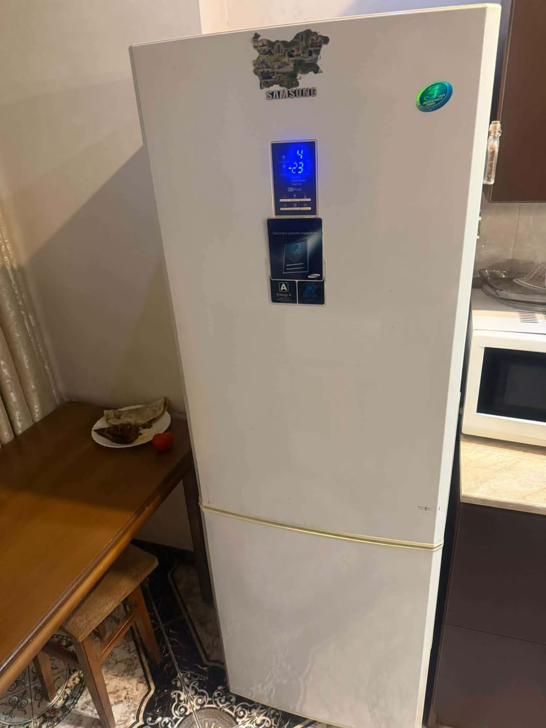 Samsung refrigerator, works well