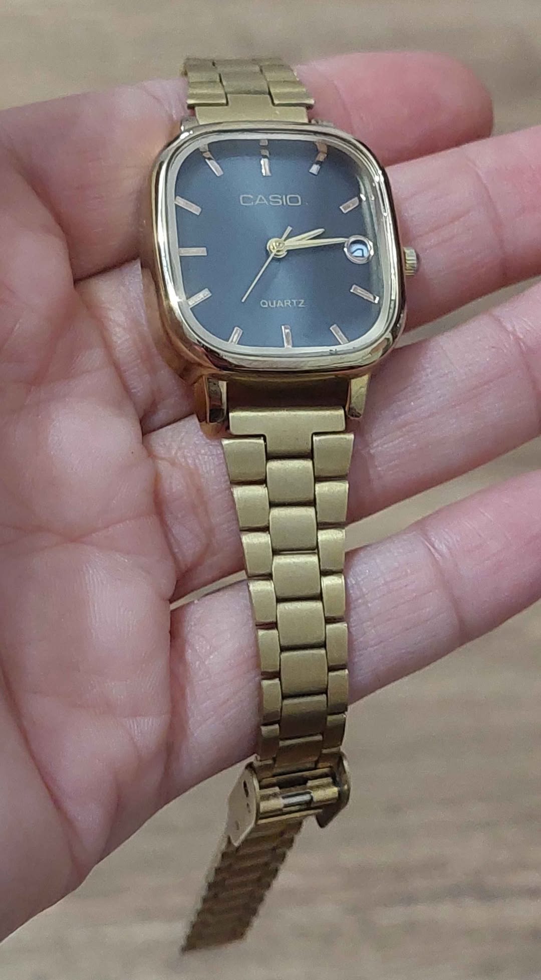 Casio qızılı rəngli qol saatı