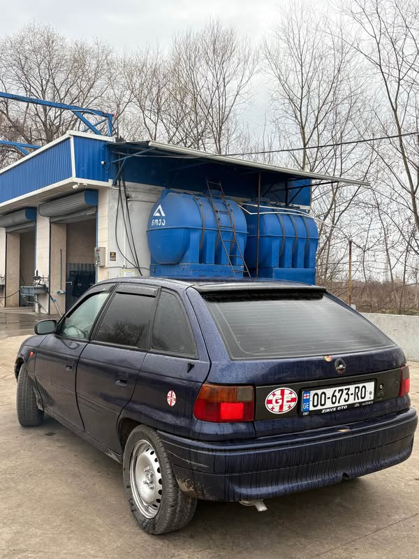 Avtomobil