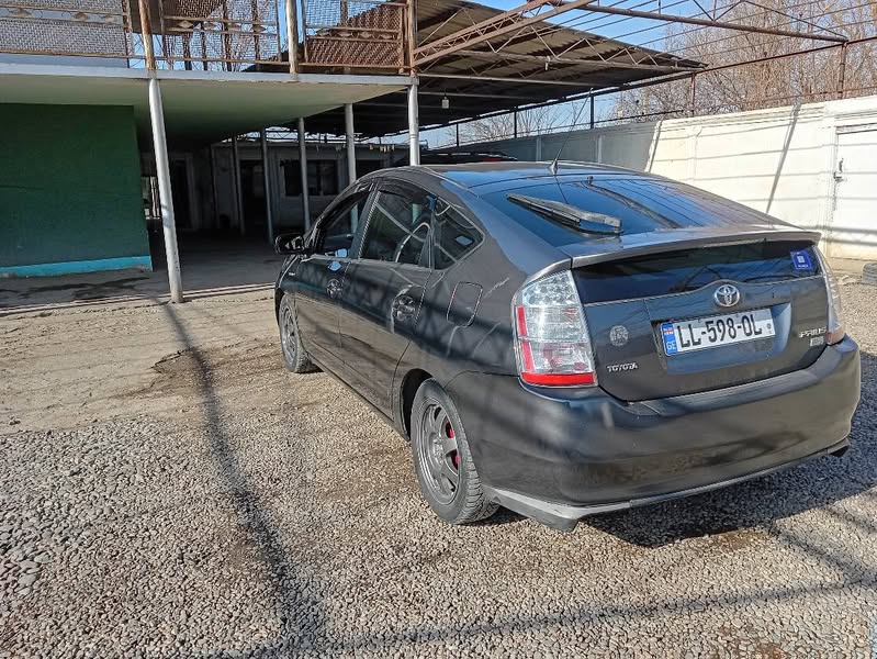 Avtomobil