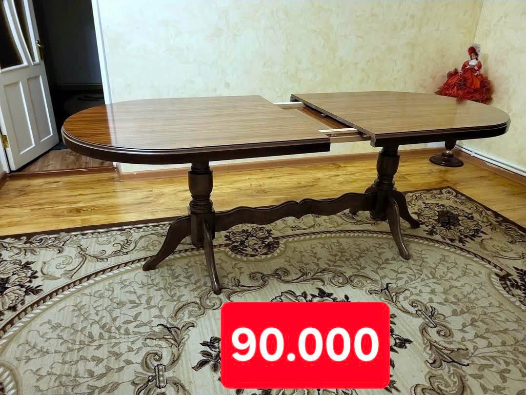 Extendable wooden dining table