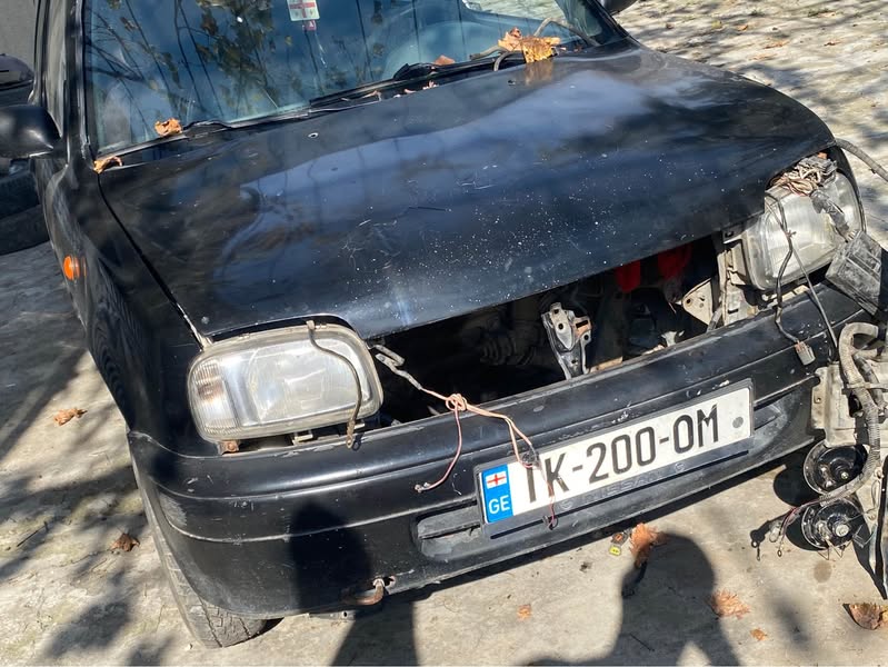 Avtomobil