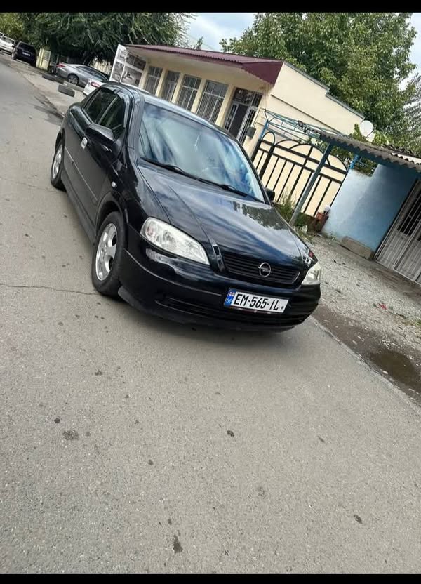 Avtomobil