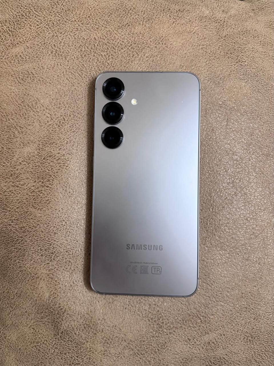 Samsung S իդեալական վիճակ արանք տուփ — 165,000֏