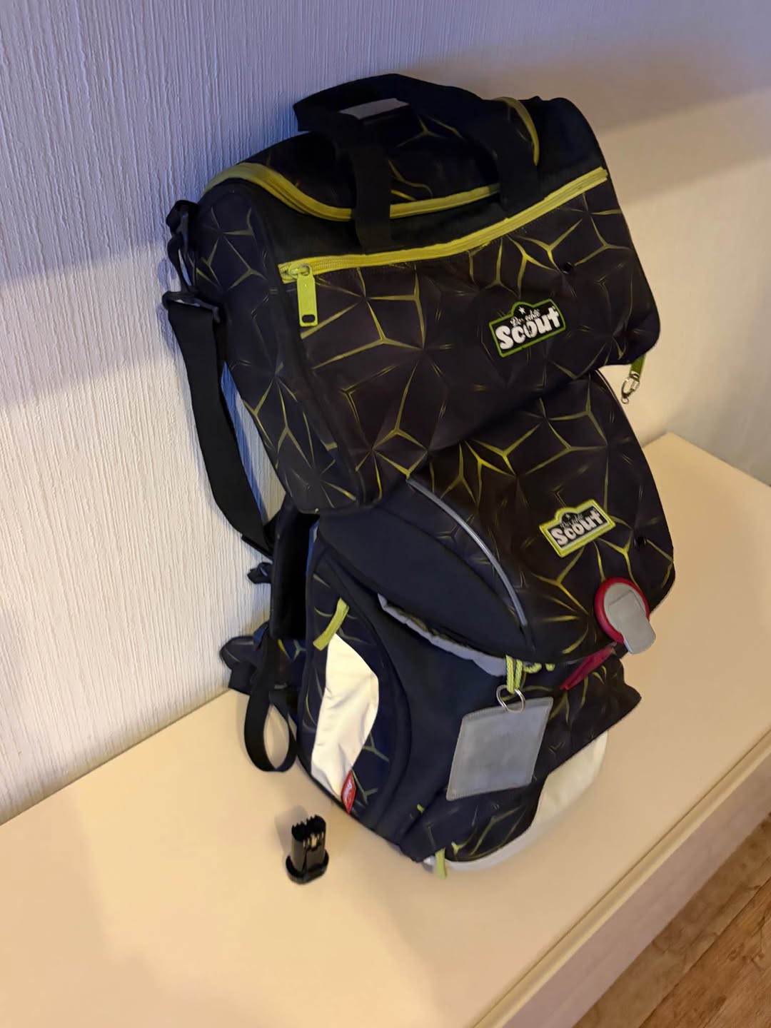 იყიდება ორიგინალი სერიოზული ბრენდის სასკოლე ჩანთა.350
