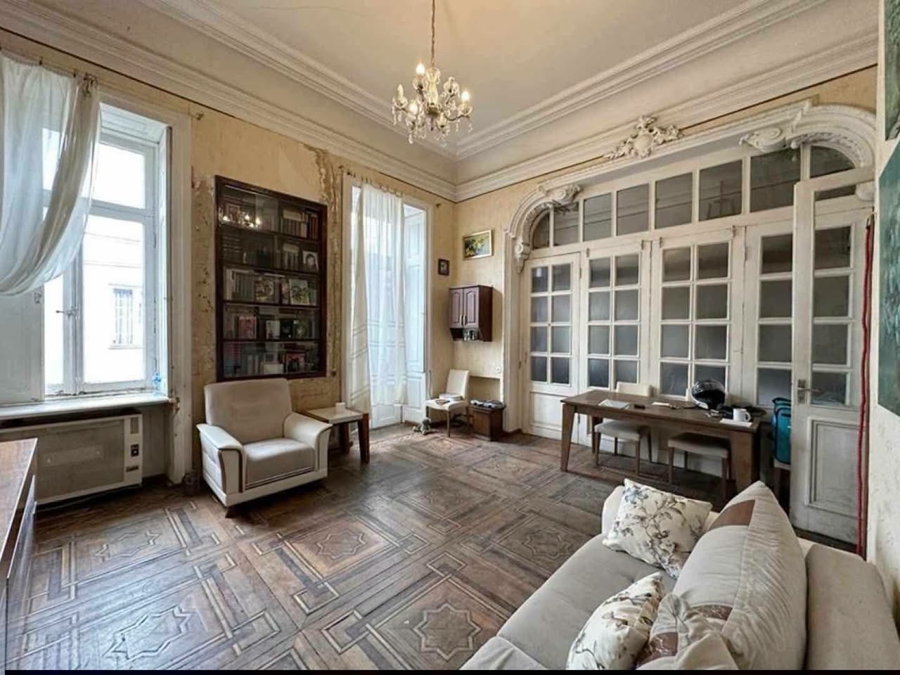 Продаётся 5-комнатная квартира, Тбилиси — $175,000