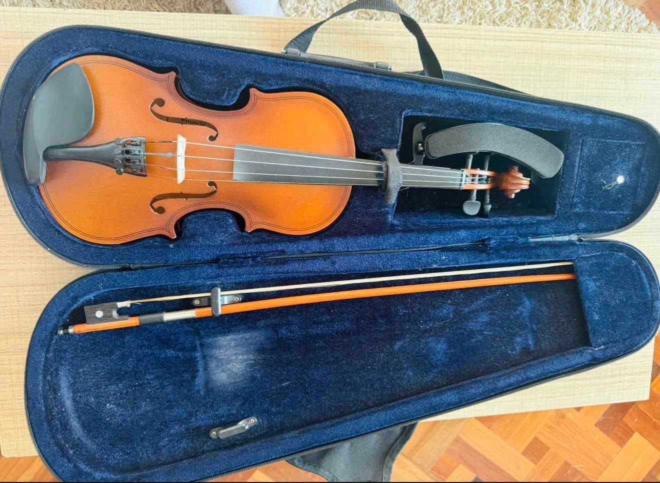 Violin 1/2 size with case and bow