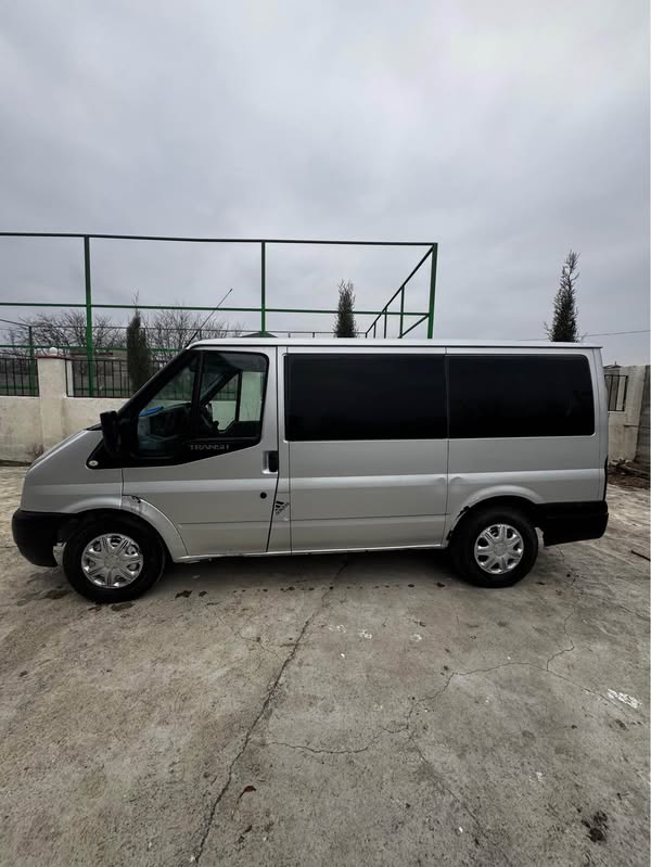 Avtomobil
