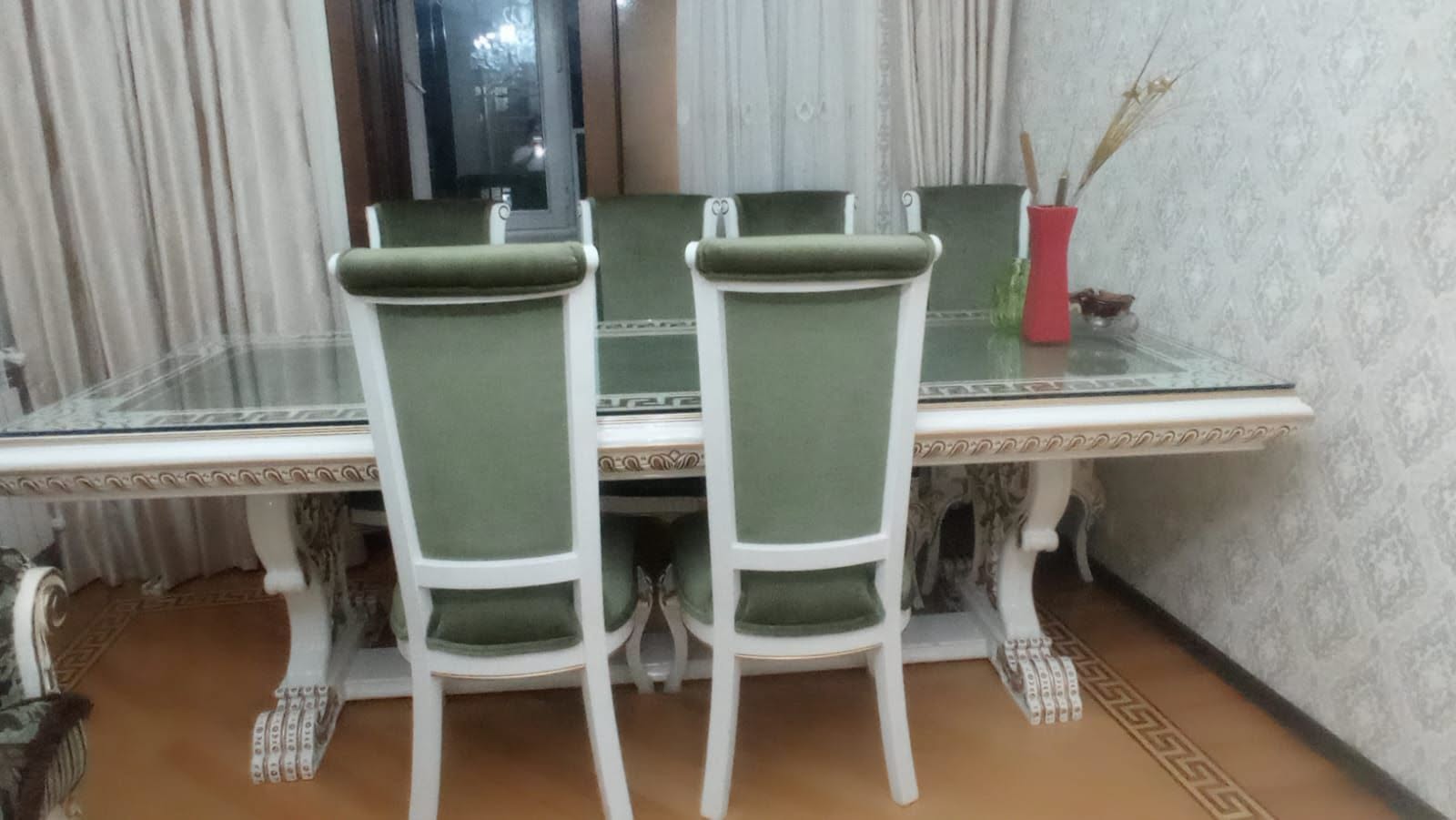 Masa ve sandalyeler 600 manat