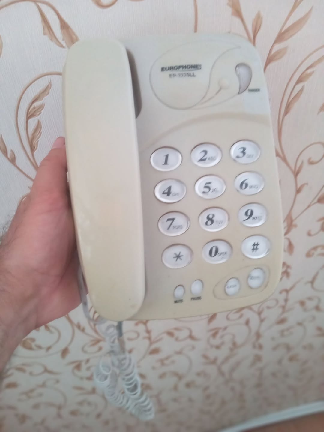 Телефон хорошо работает 3 манат..