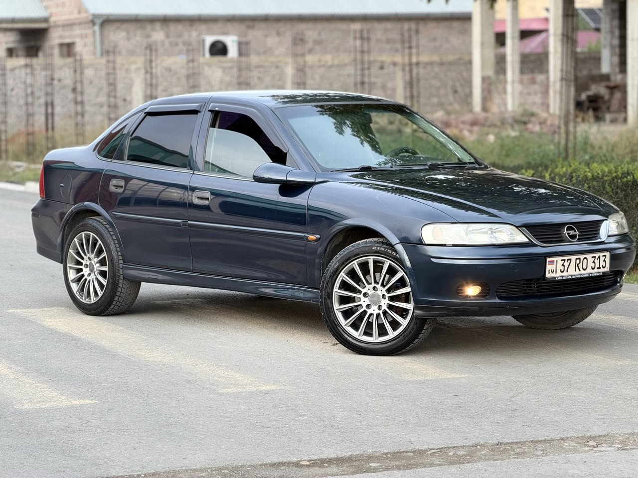Avtomobil 2001 — 1,300,000֏