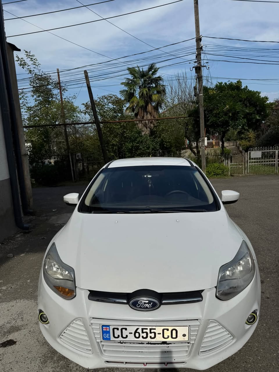 იყიდება ford focus 2012 2.0 3300$