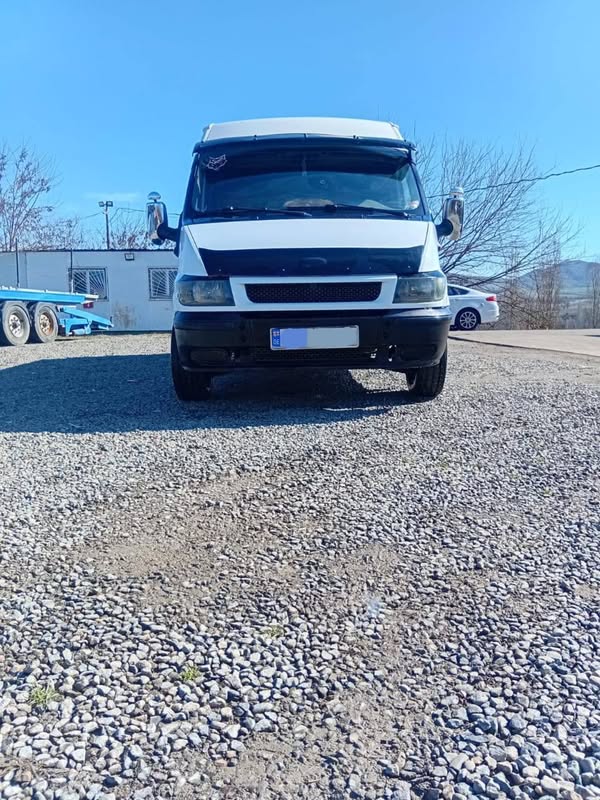 Ford 2000