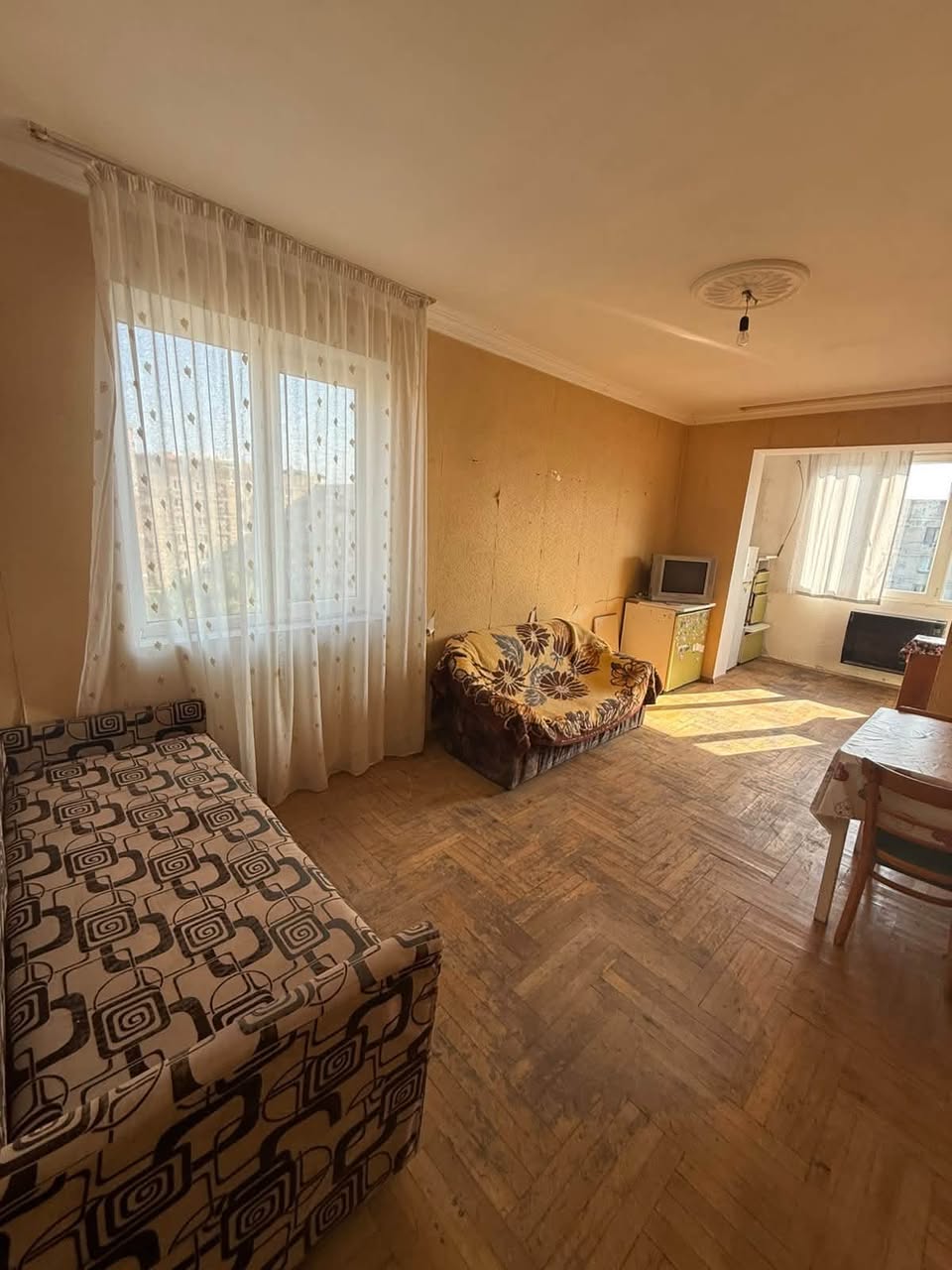 იყიდება 5-ოთახიანი ბინა, თბილისი — $55,000