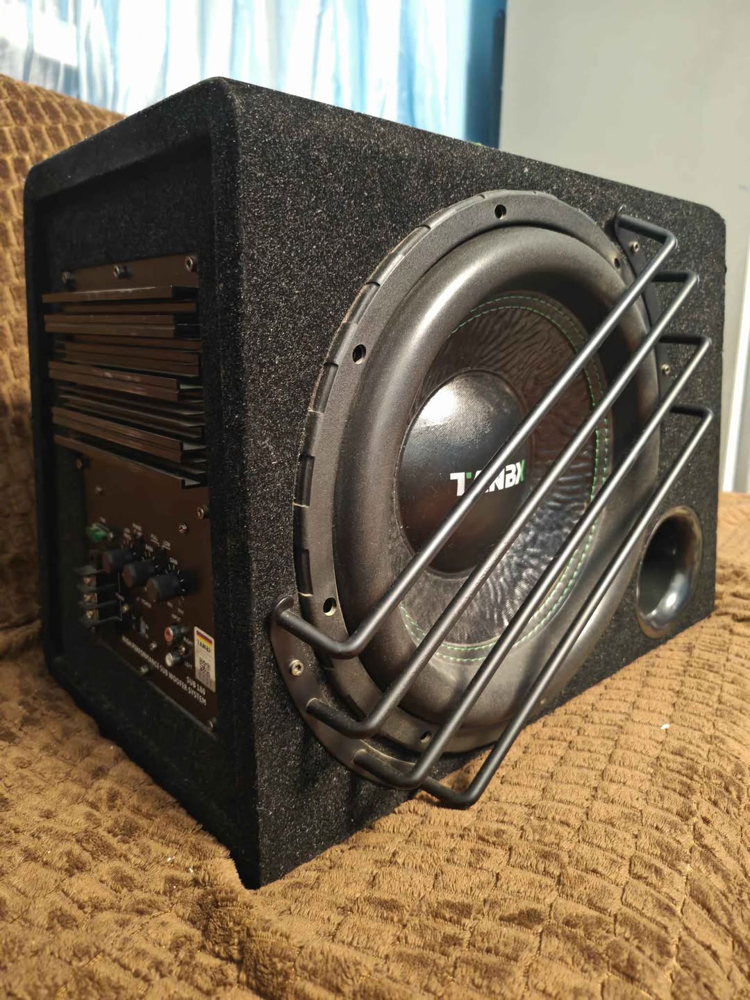 Bassboka 12" başlıklı subwoofer ile de sesi vardır