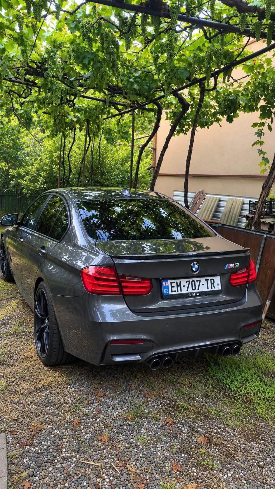 BMW F30 2015 — 8,500$