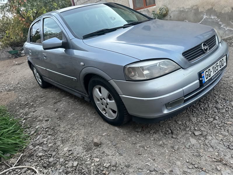 Avtomobil