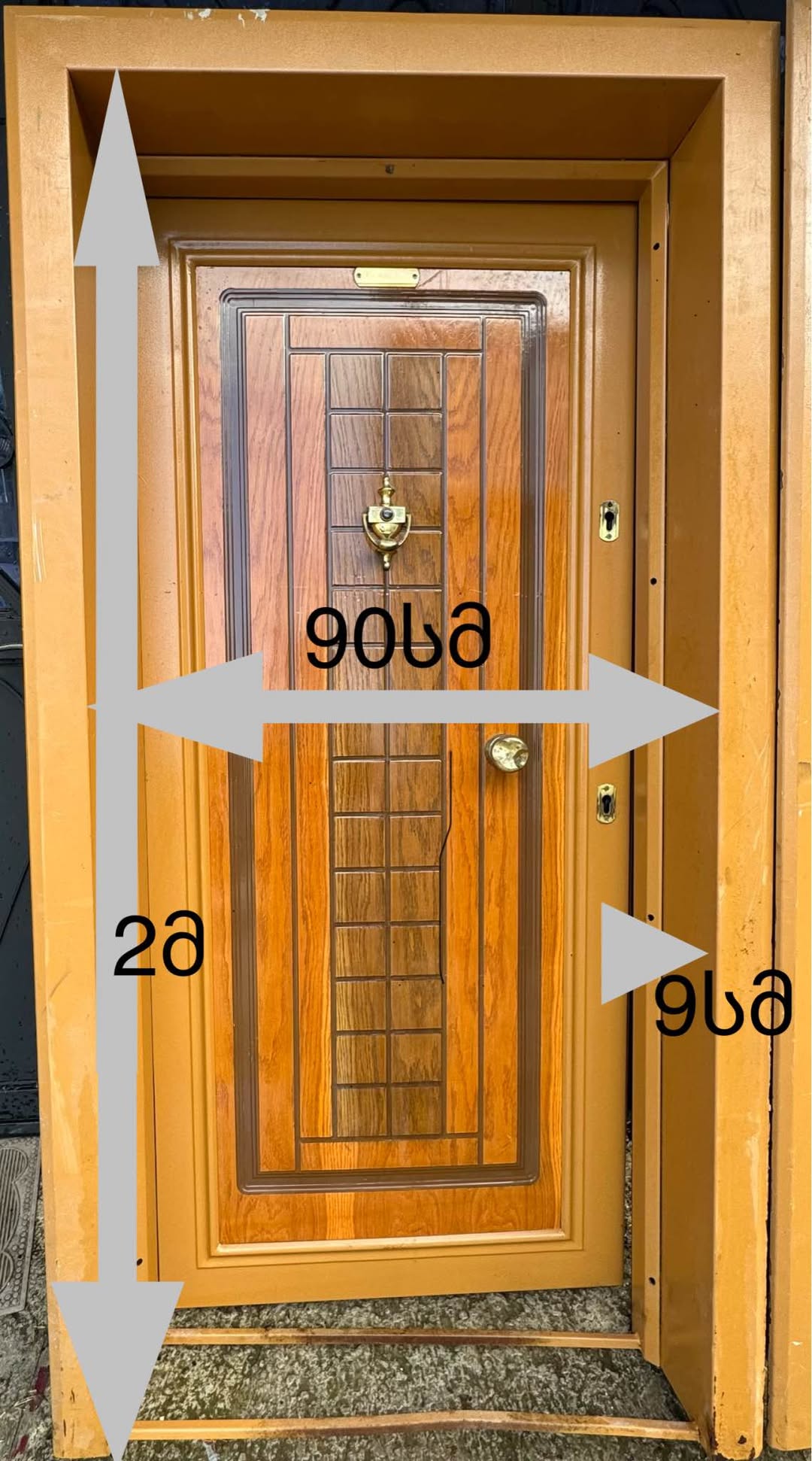 Iron doors are sold for 500 lari