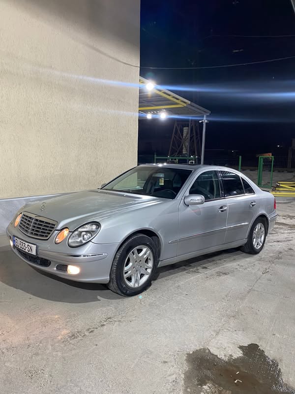 Mercedes-Benz 2004