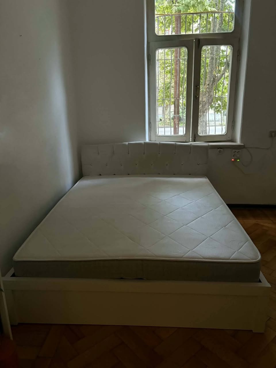 İki nəfərlik divan. Ortopedik matraslı. Lokasiya