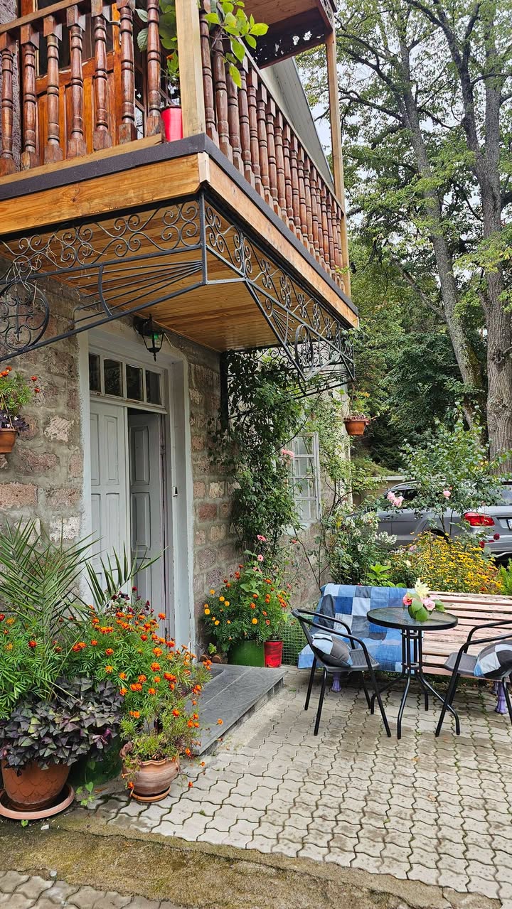Abastumani tatil beldesi (Borjomi'ye yakın).