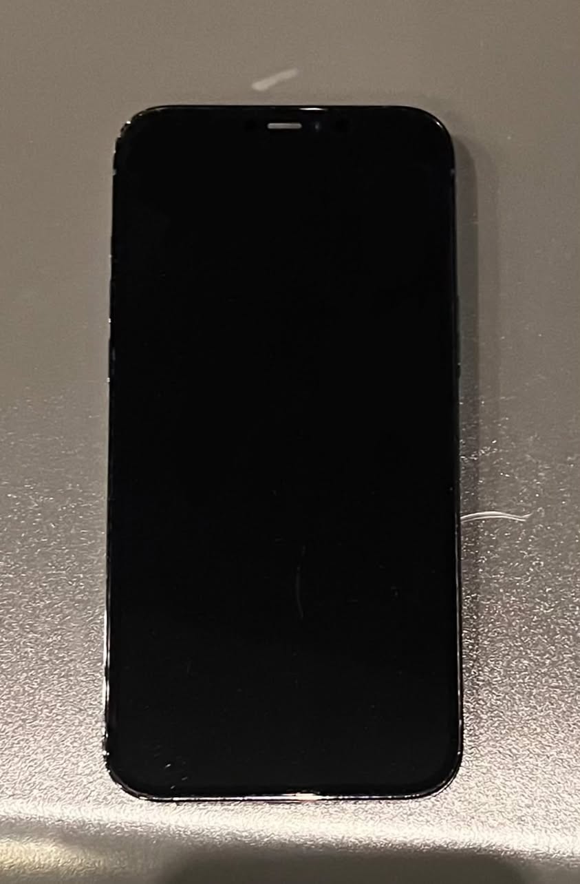 iPhone 12 Pro Max ეკრანზე აქვს — 1,000₾