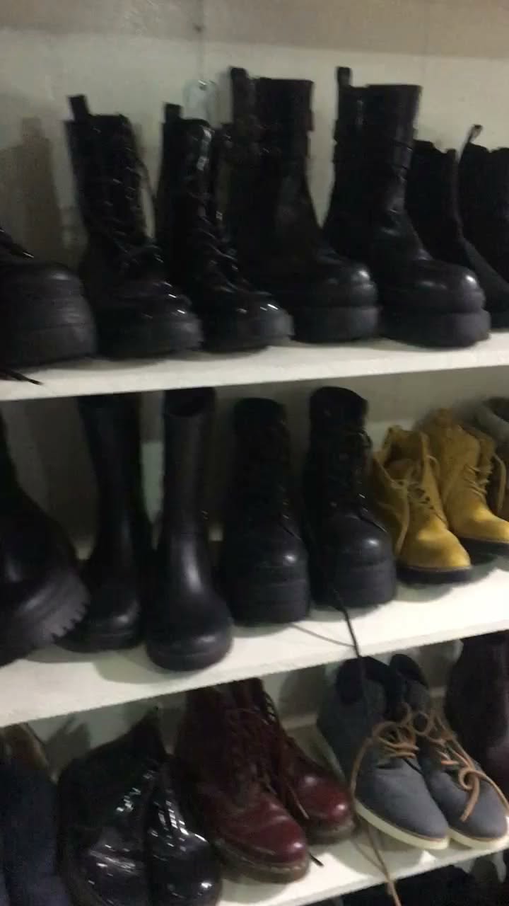 İndirimdeki ayakkabılar, 10 GEL bir çift