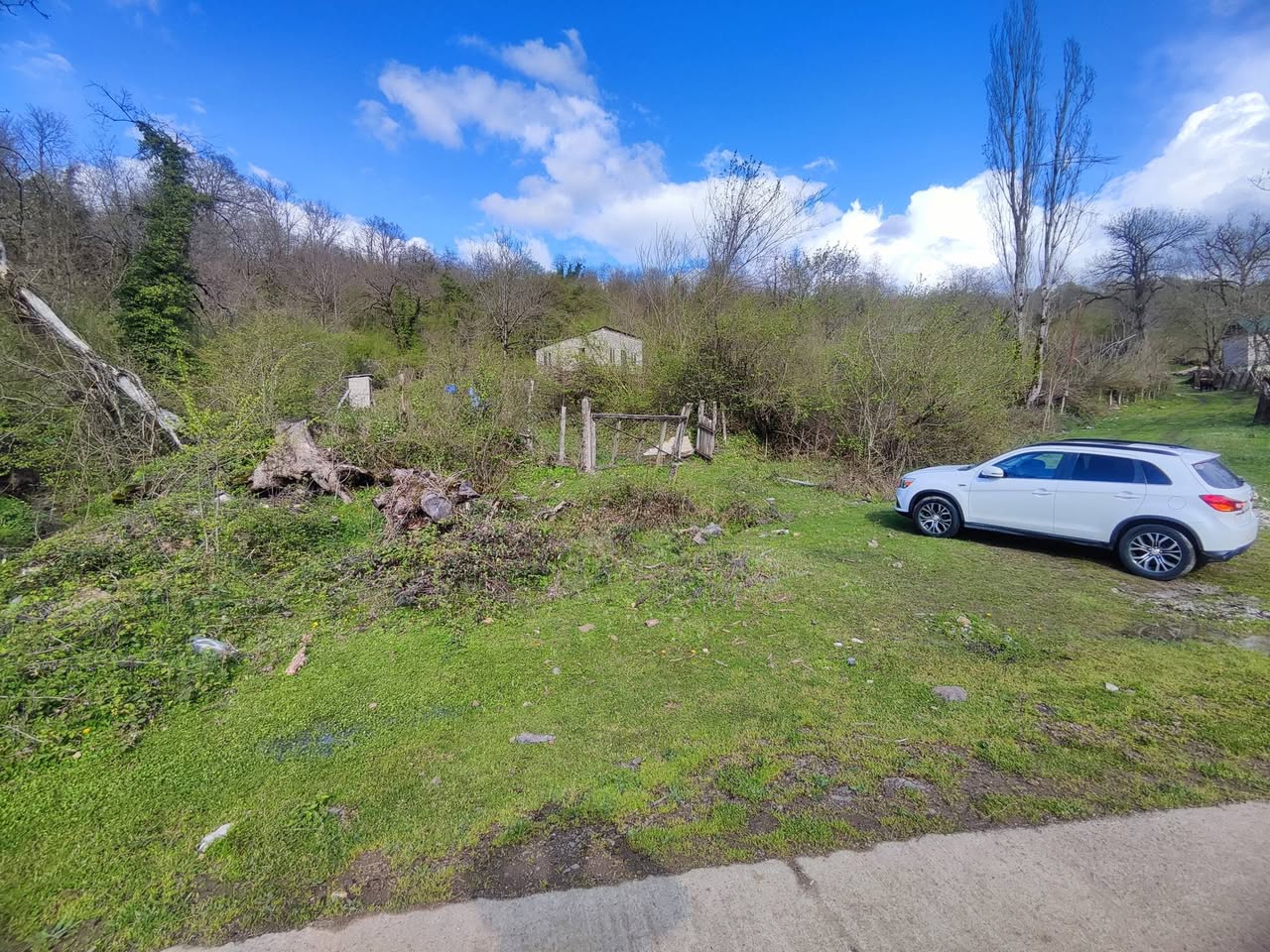 Haragauli'nin Horithi köyünde 65 m2 ev 2000 dolara satılır.