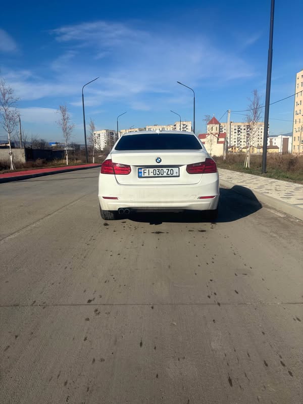 Avtomobil