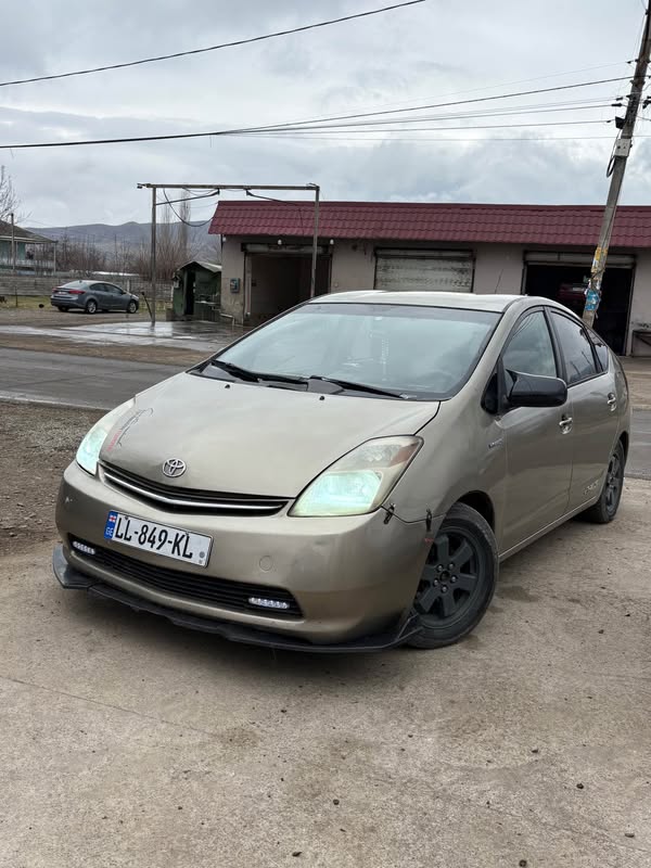 Avtomobil