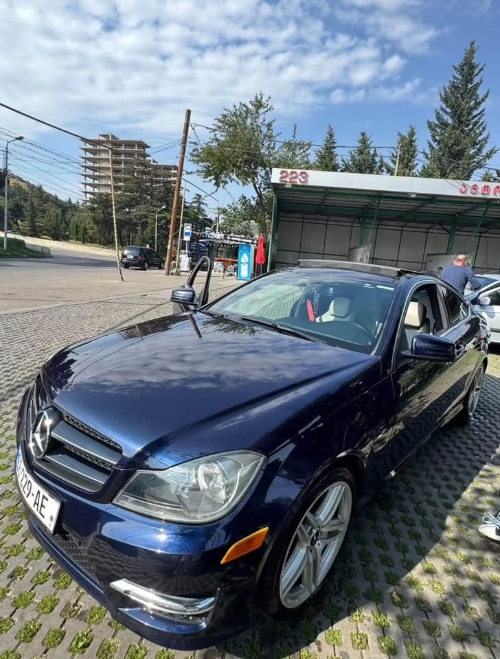 Продаётся C250 купе чистый и обслуженный 2014 года
