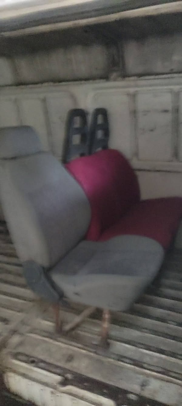 Avtomobil