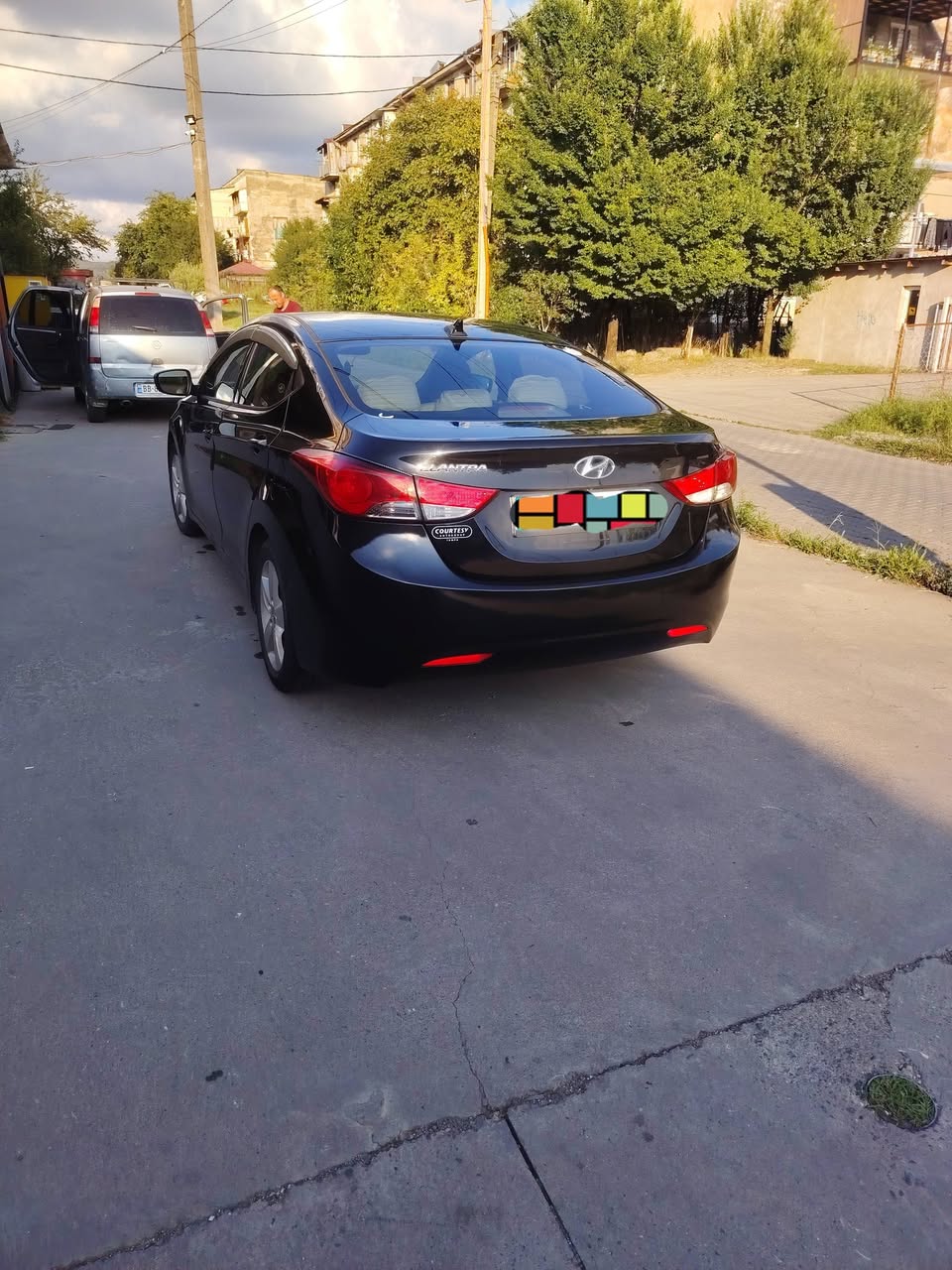 Bu qara xanıma müraciət et, Premium-a 2012-ci ildən 5,000$ xərcləyirəm