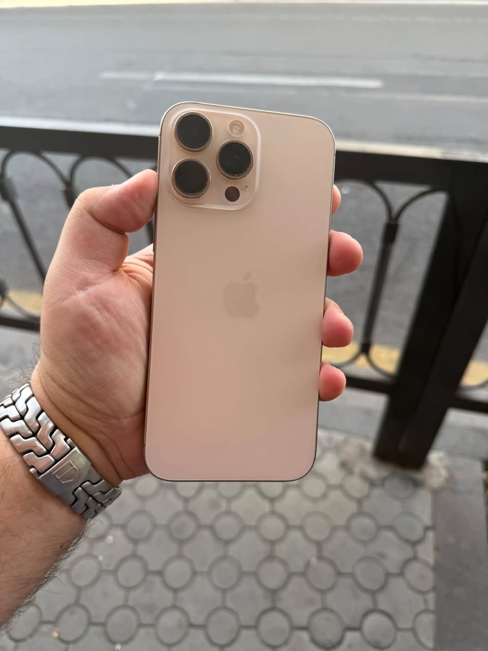 iPhone 16 Pro Max Desert 256GB 90% — 260,000 AMD