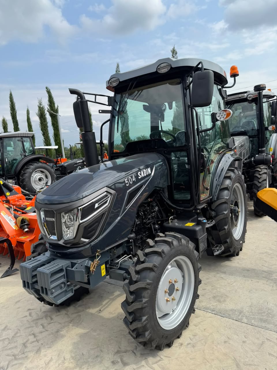 Kabinalı traktorların ən böyük seçimi! ✅Geniş assortiment
