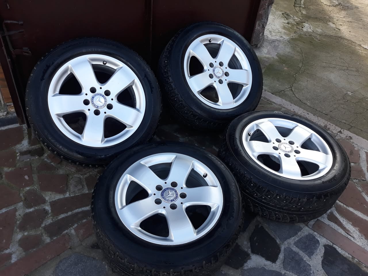 Mercedes — 140,000֏