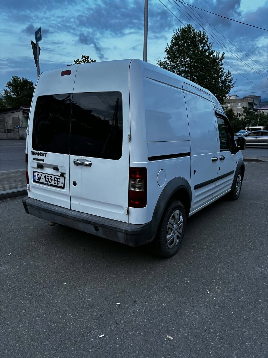 იყიდება ფორდ კონექტი 2007 1.8 ძრავით — 4,300$