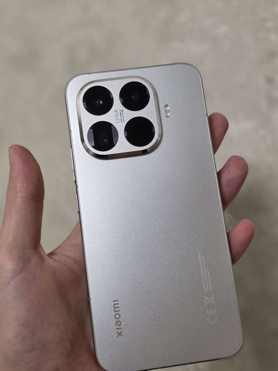 იყიდება Xiaomi 15T Pro ტელეფონი არის