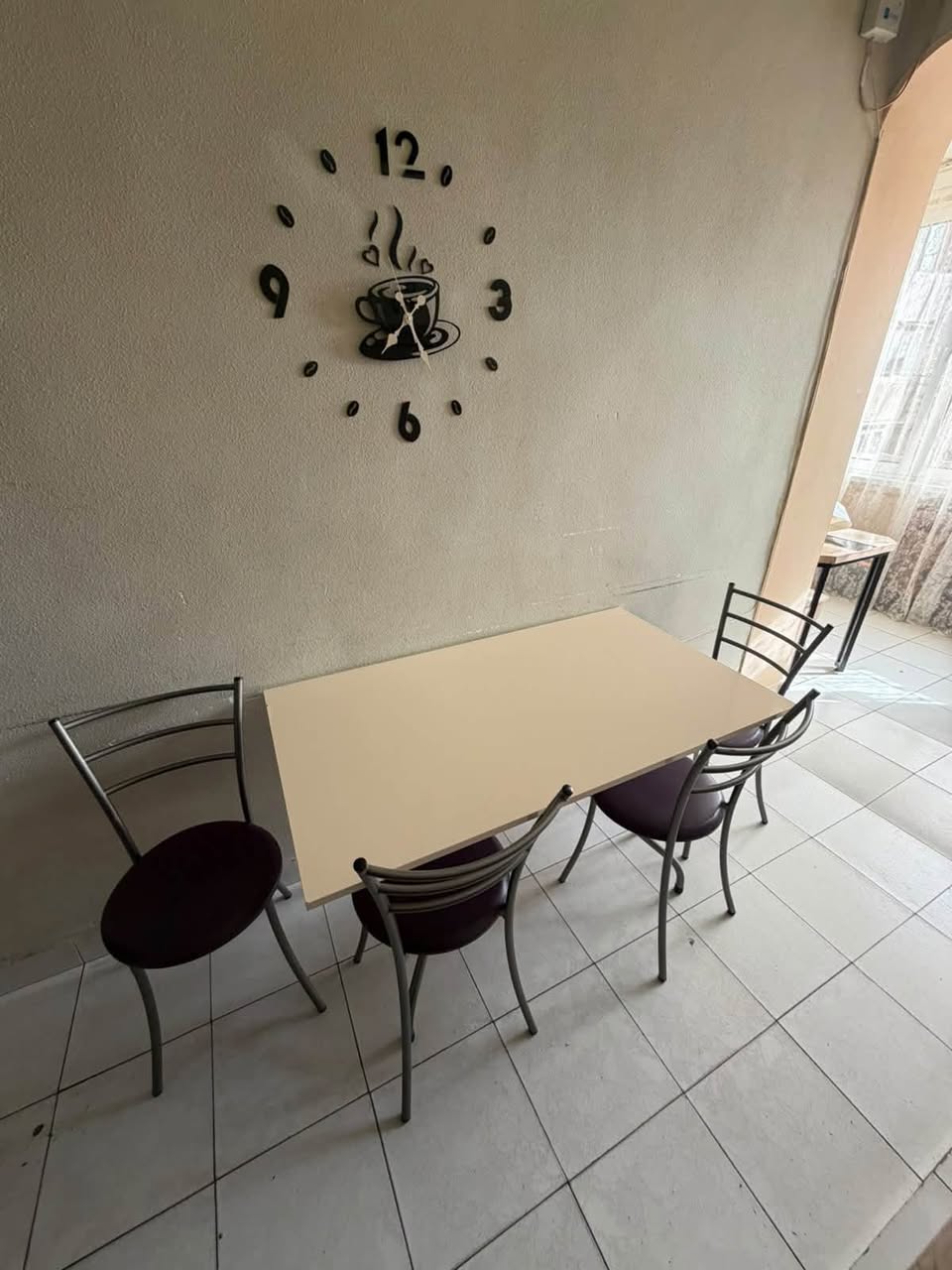 Mutfak masası 4 sandalyeyle birlikte - 30,000֏