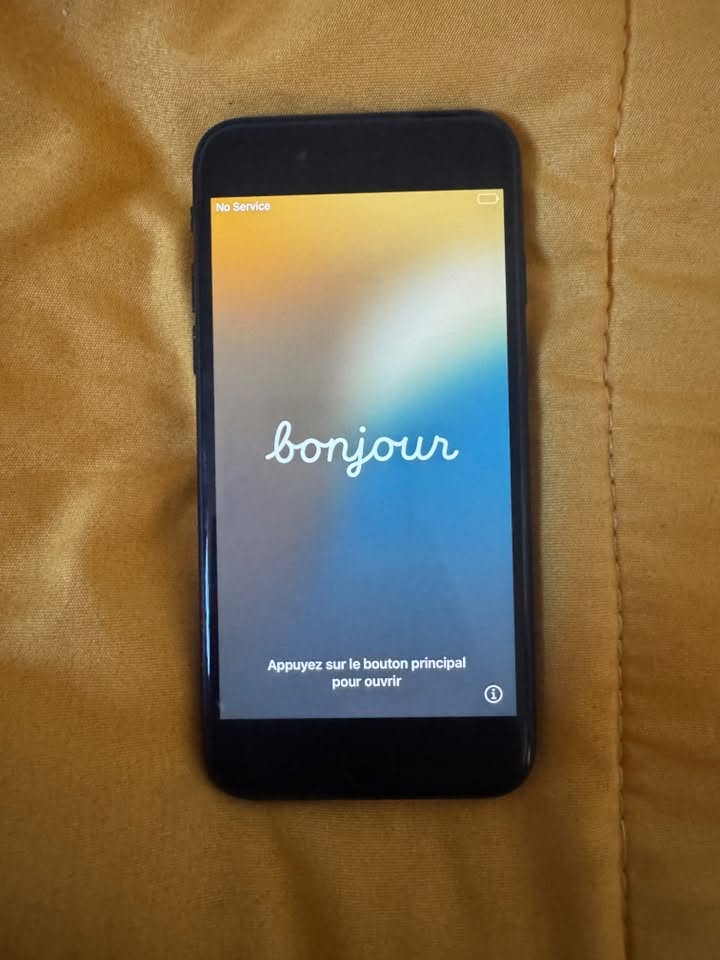 ბათუმი. იყიდება iPhone SE 2020 64გბ.