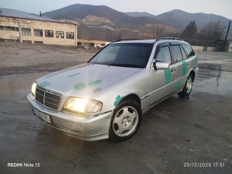 Avtomobil