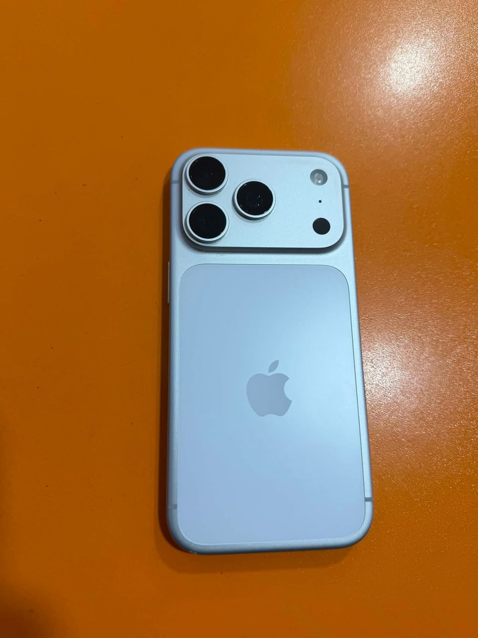 📱 იყიდება iPhone 17 Pro 🔹 — 3,000₾