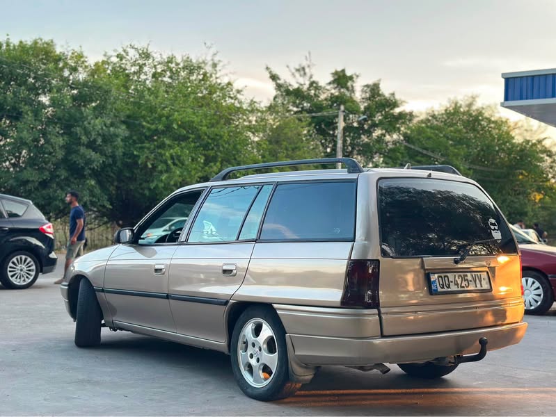 Автомобиль 1997 года — 4,000₼