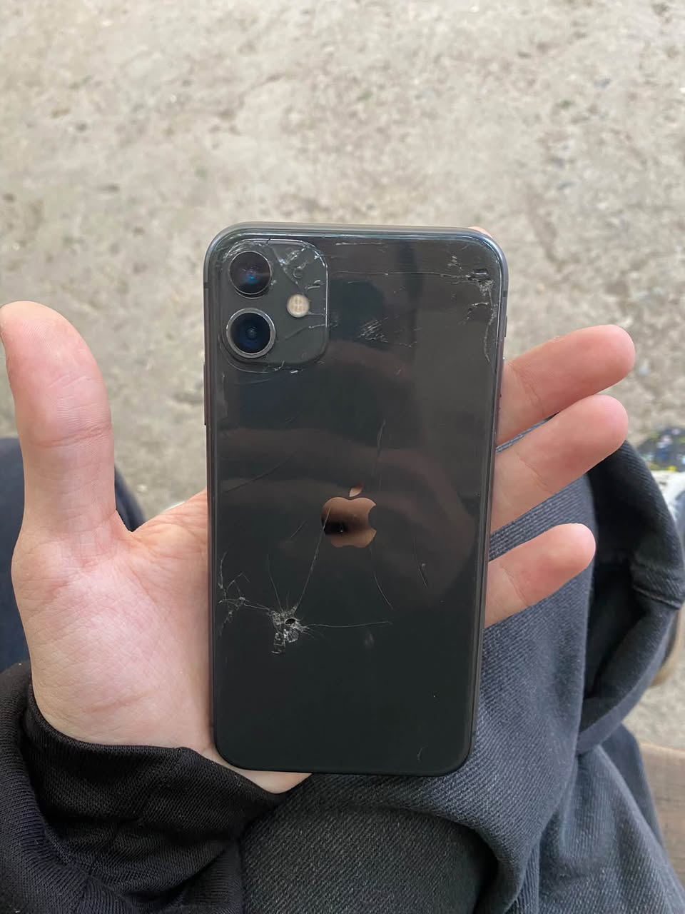 იცვლება Iphone 11 Black 128GB მეხსიერება