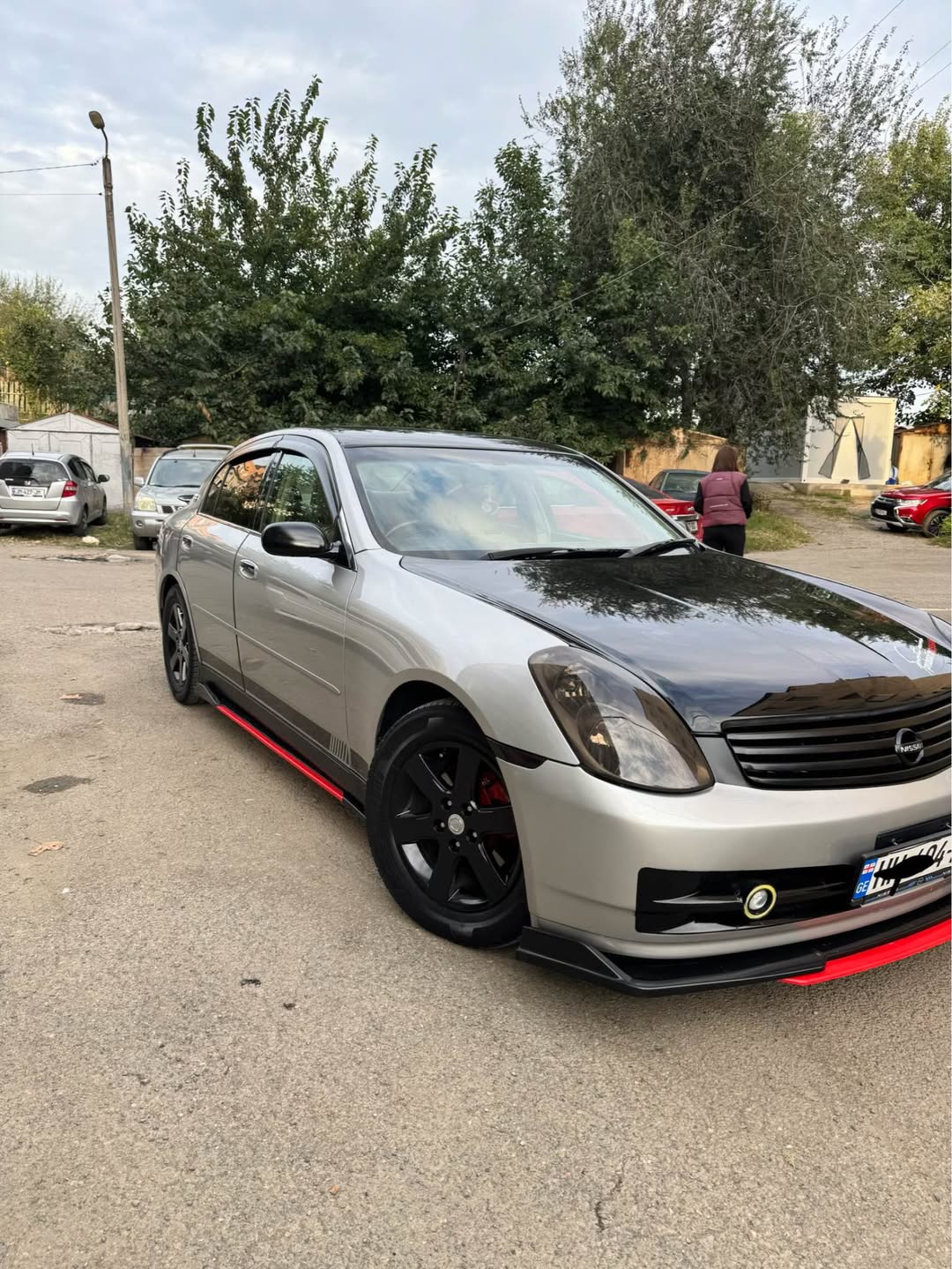 Nissan 2002 — 2,400$