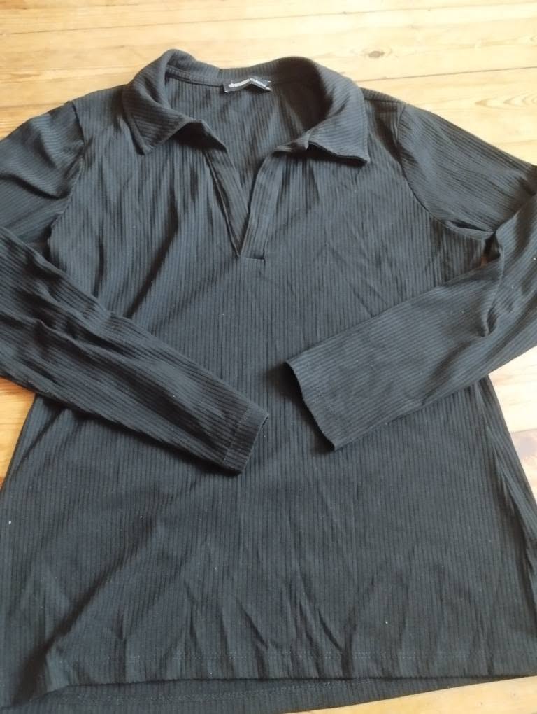 Black ribbed collar top, size 42-44