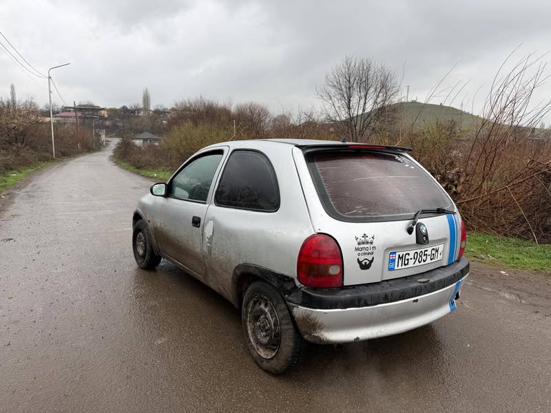 Avtomobil