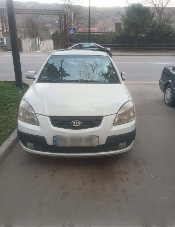 Avtomobil
